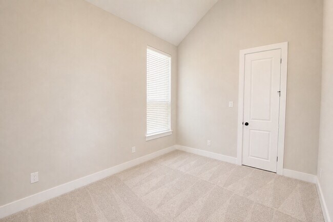Building Photo - 2211 Almond Creek Ln