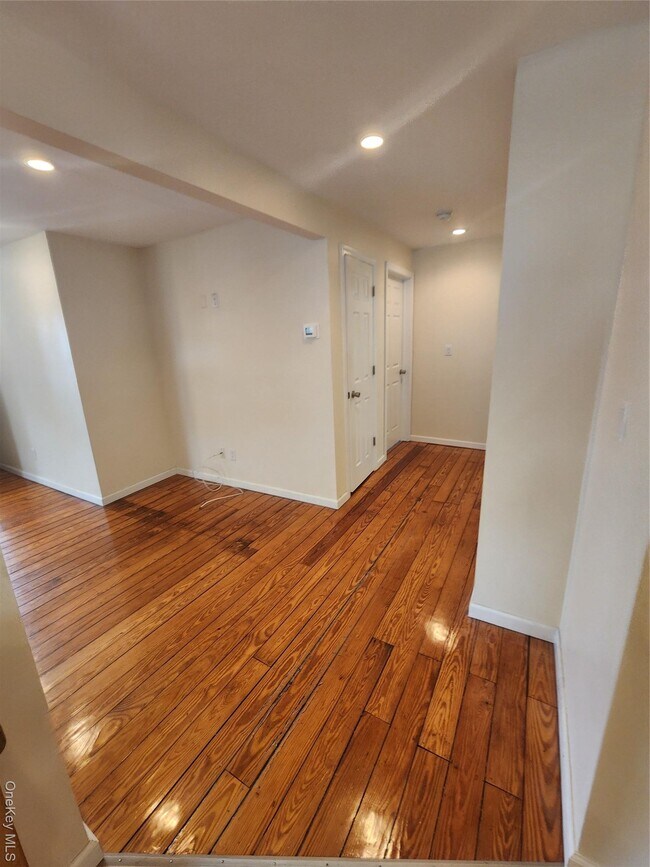 Building Photo - 632 Piermont Ave