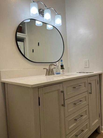 Building Photo - 18333 Roehampton Dr