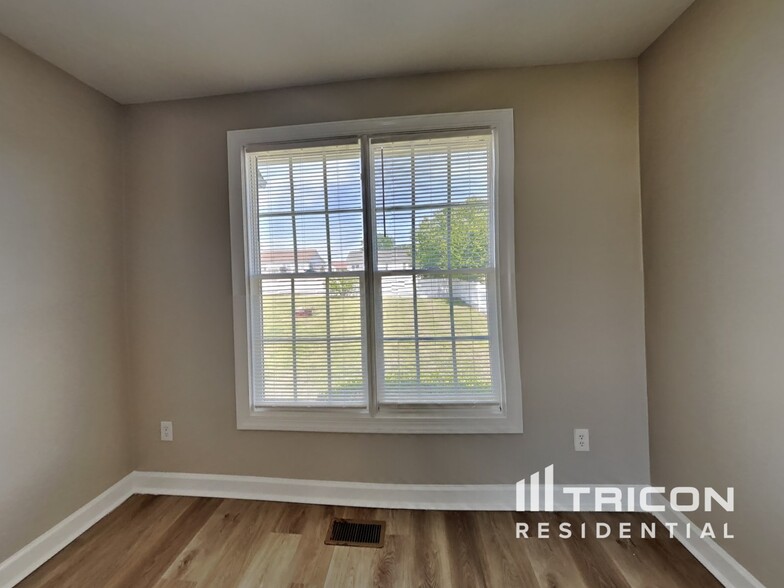 Building Photo - 109 Glengariff Ln