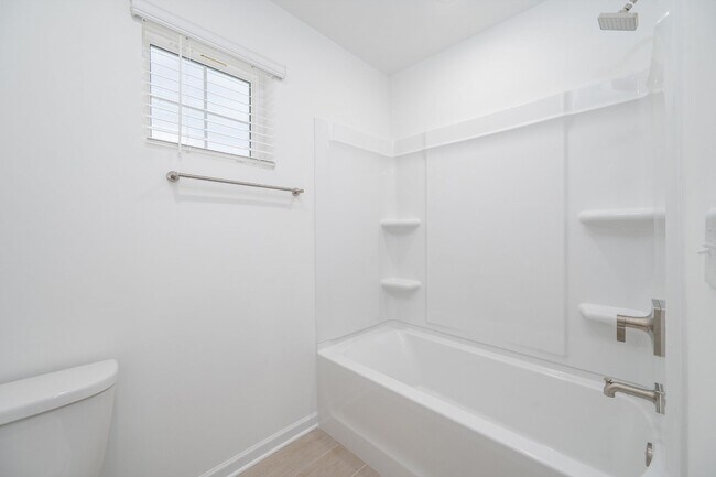 Building Photo - Spacious Old Hickory Townhome with Loft & Walk-In Closets