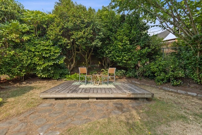 Building Photo - 7227 SE Hawthorne Blvd