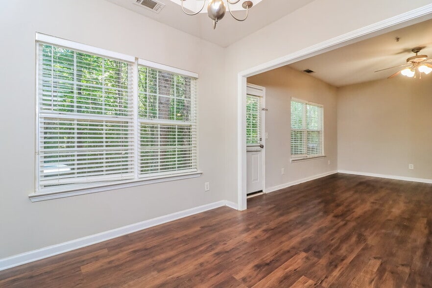 Building Photo - 204 Ranier Ct.