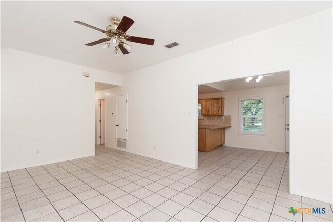 Building Photo - 11 Basswood Ct