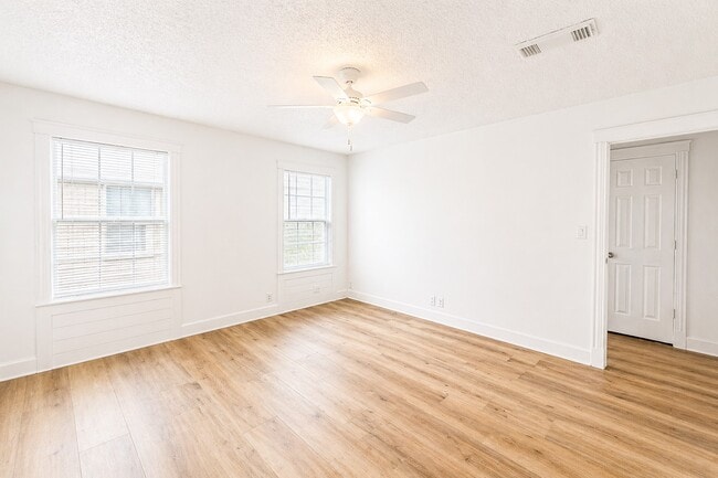 Building Photo - 7 Carol Ct