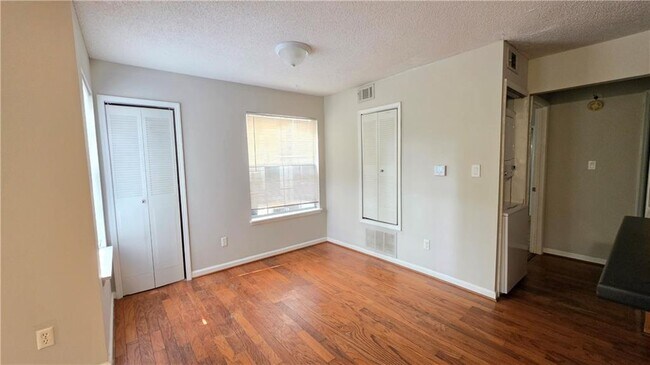 Building Photo - 317 Hawkstone Way
