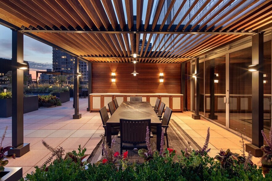 Rooftop dining off lounge area - 300 E 40th St