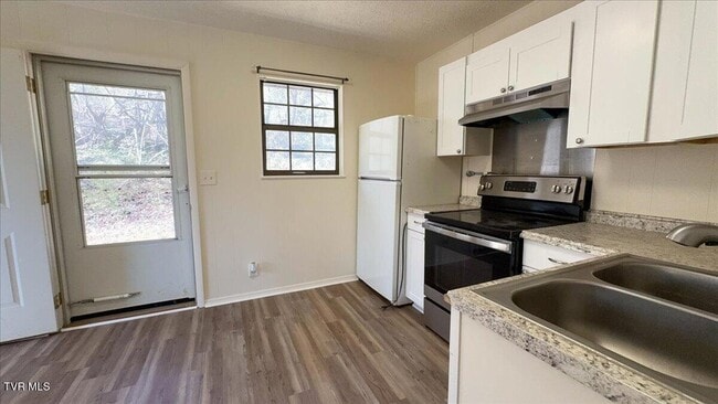 Building Photo - 241 Parker St