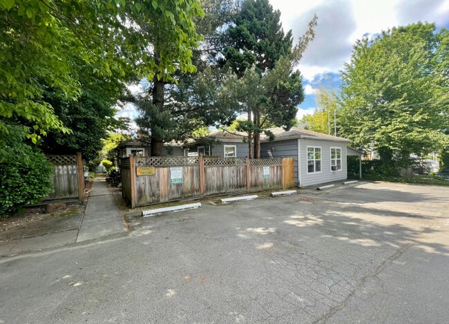 Building Photo - Spacious One Bedroom in Quiet 5 Plex with ...