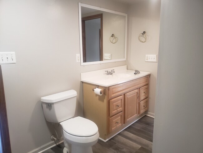 Building Photo - 4285 Parker Rd