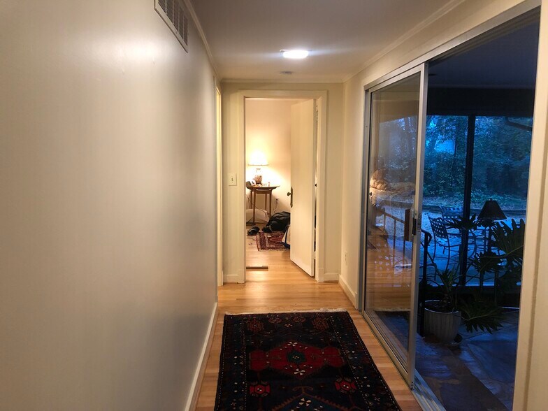 Building Photo - 796 Wesley Dr NW