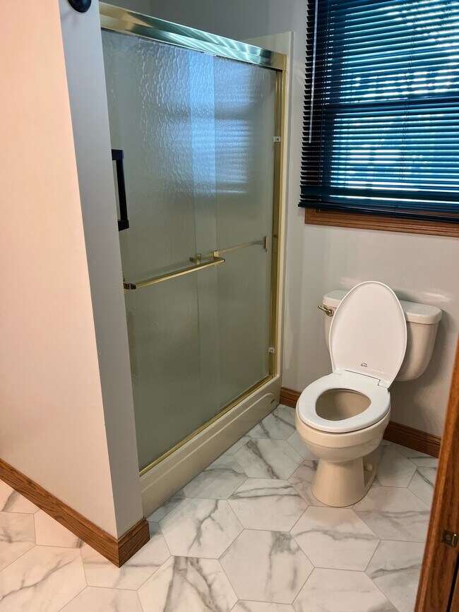 En suite - 2605 W 34th St