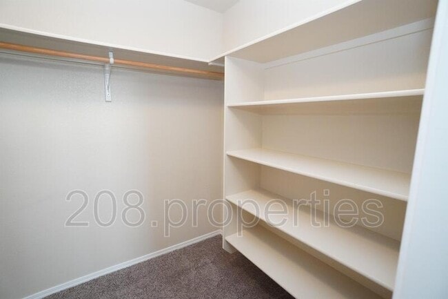 Building Photo - 1556 Gold St
