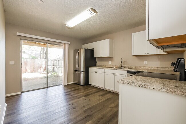 Building Photo - 1275 Pin Oak Dr