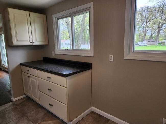 Building Photo - 3 BR, 1.5 BA home