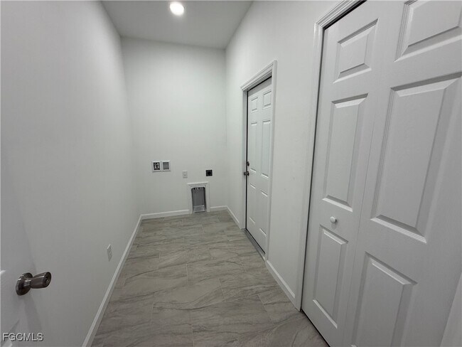 Building Photo - 106 Moore Ave