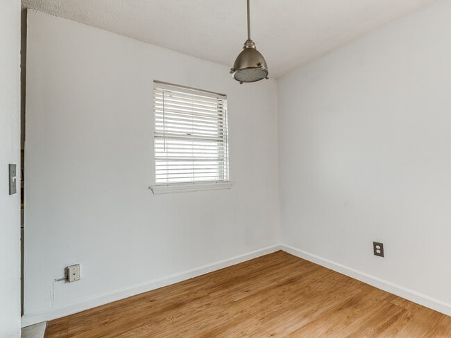 Building Photo - 6728 N Meridian Ave