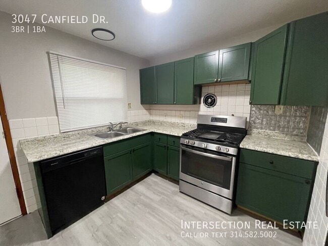 Building Photo - 3047 Canfield Dr