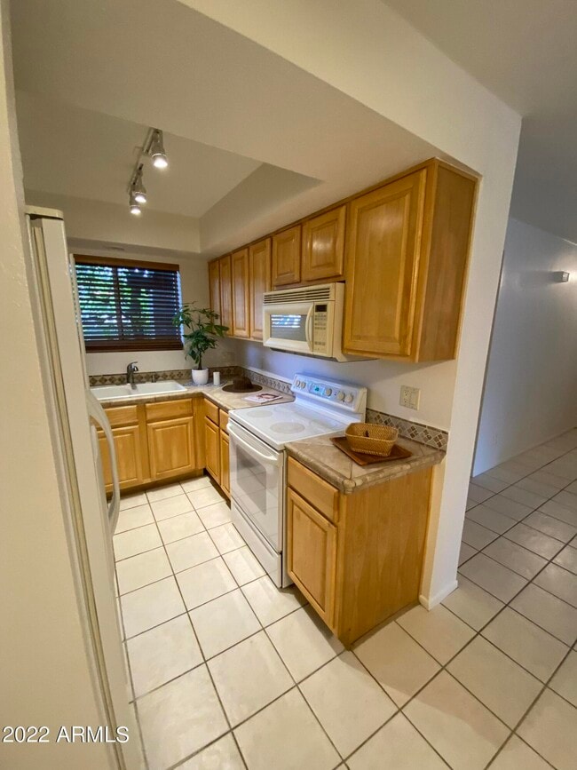 Building Photo - 2312 W Lindner Ave