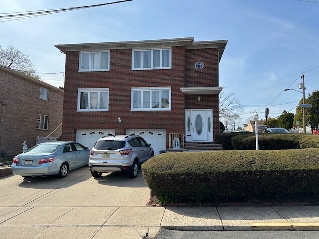 Building Photo - 1023 Ponsi St