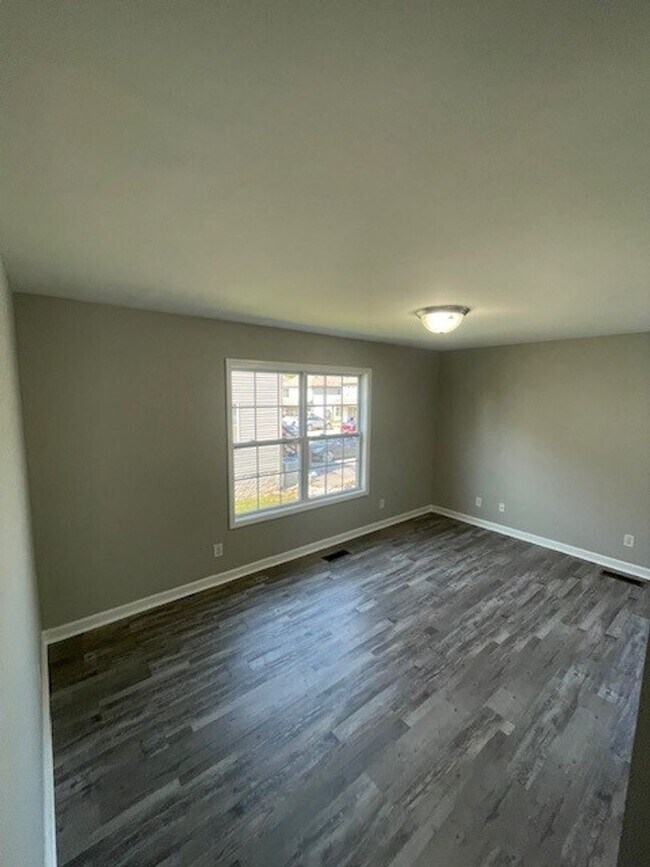 Building Photo - 1245 Bluebird Rd