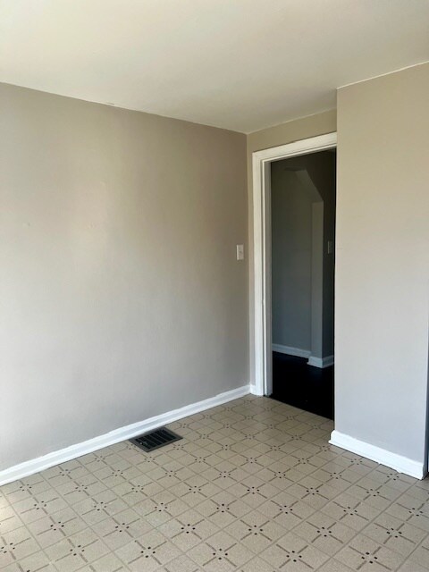 Building Photo - 689 Smith Ave