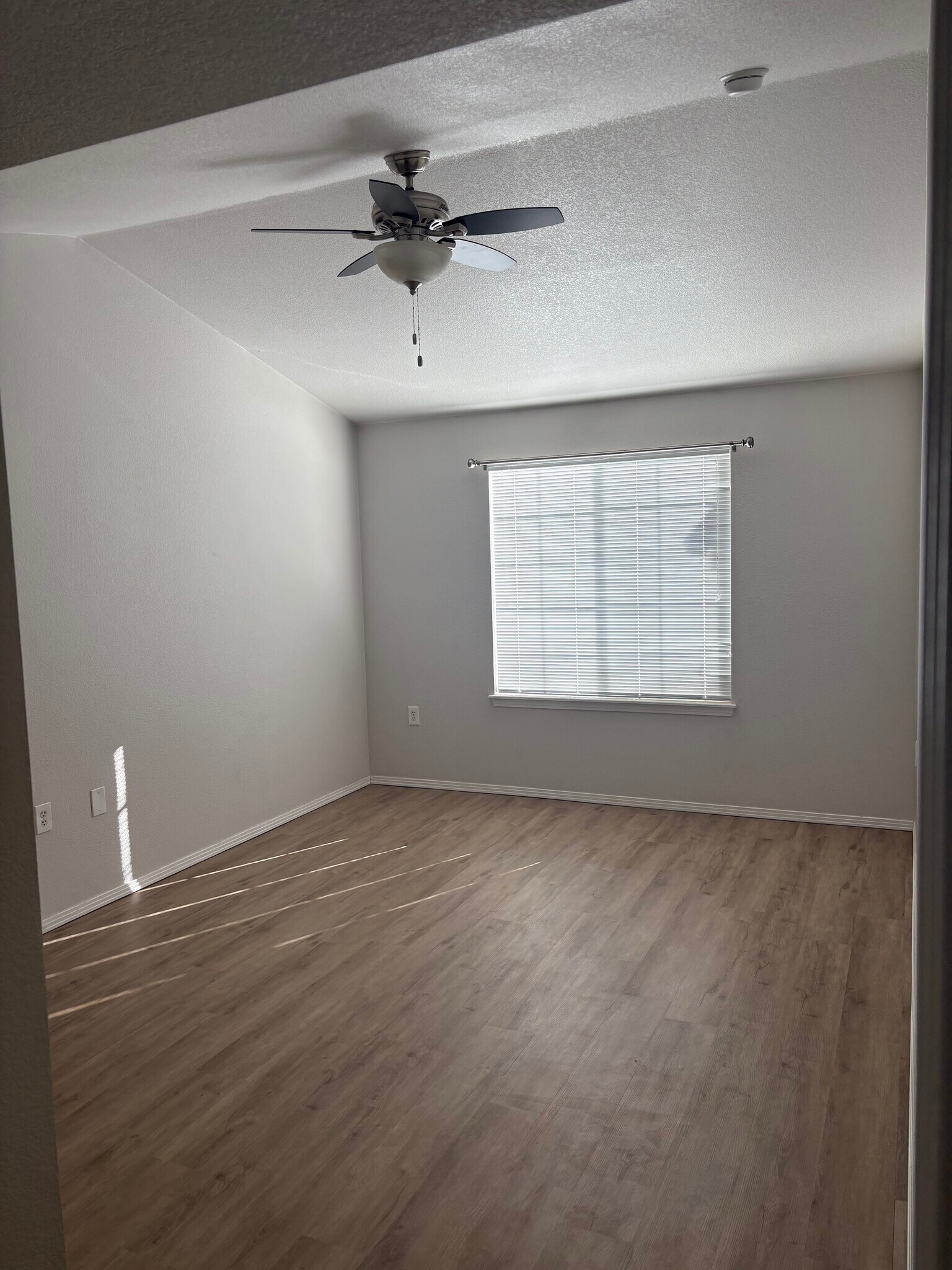 Building Photo - 3002 W Elizabeth St