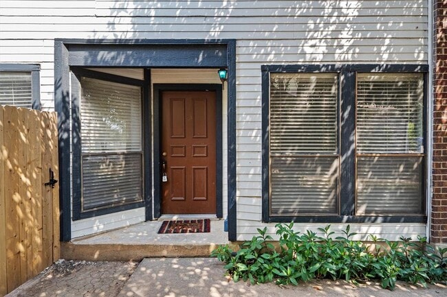 Building Photo - 13357 Water Oak Ln