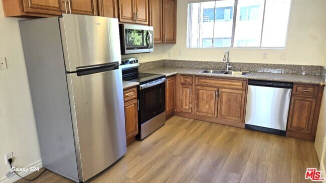 Building Photo - 140 N Berendo St