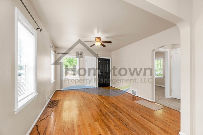 Building Photo - 4 Bedroom 2 Bathroom Home with a Fully Fen...