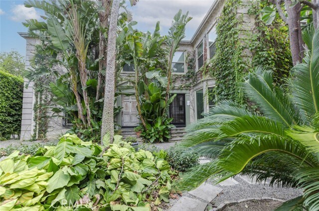 Building Photo - 5966 San Vicente Blvd