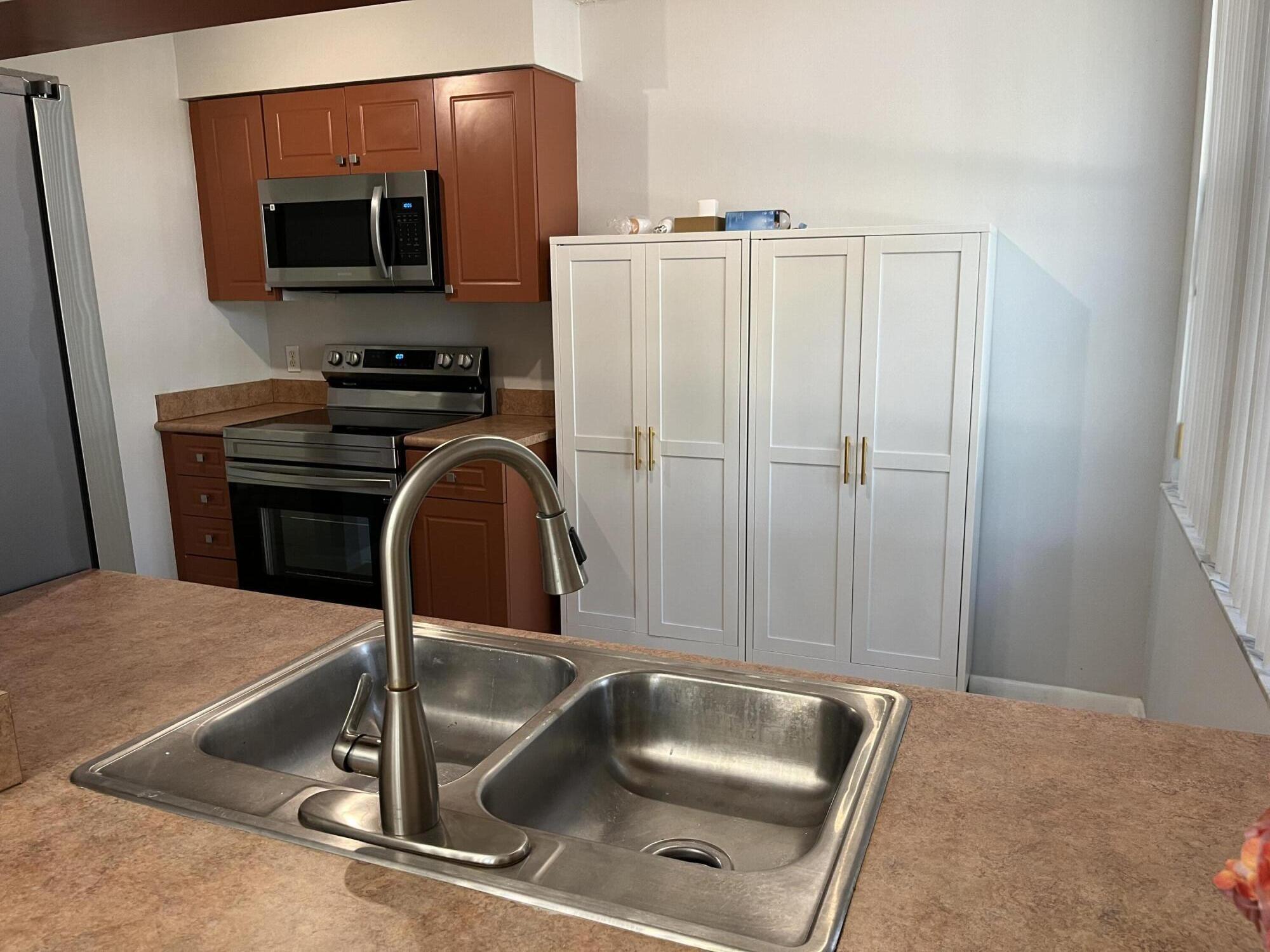 Building Photo - 1915 Lavers Cir