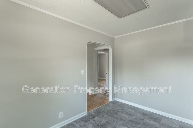 Building Photo - 5501 Rosemont Dr