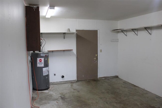 Building Photo - 2 Bedroom, 1 Bathroom Duplex!!!!