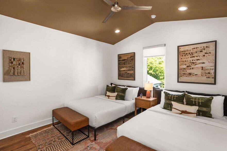 Building Photo - 1710 8th Ave S