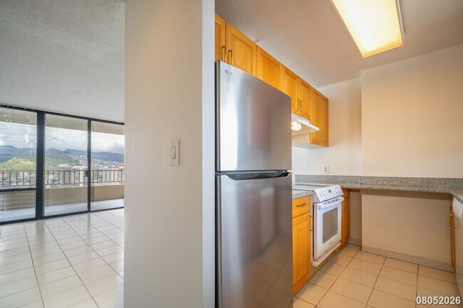 Building Photo - 2121 Ala Wai Blvd