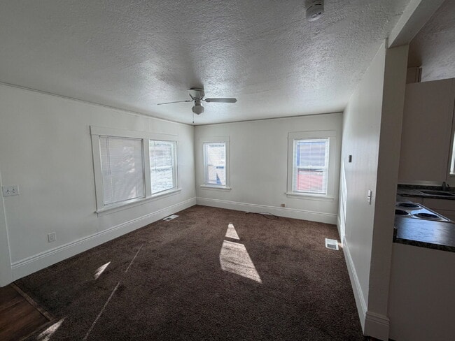 Building Photo - Charming 2-Bedroom Duplex in Merced with Washer dryer connections