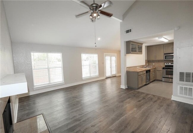 Building Photo - 1302 Danbury Square