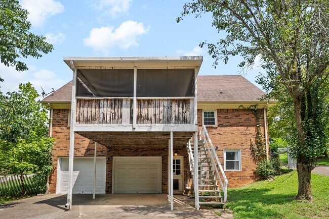 Building Photo - 1026 Foxmoor Dr