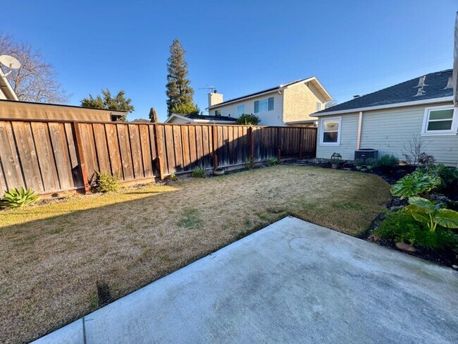 Building Photo - 1709 Guadalupe Ave