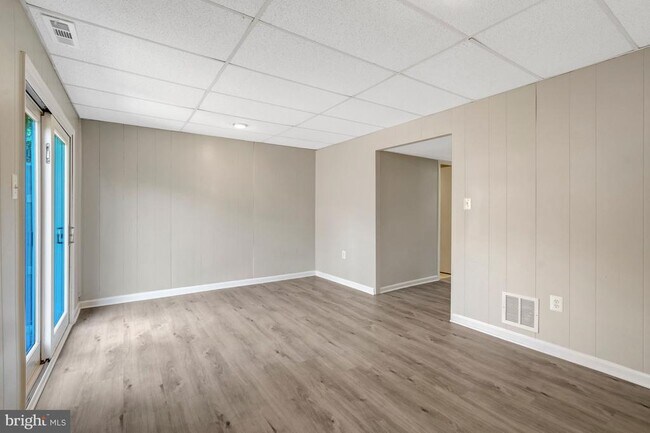 Building Photo - 7065 Leewood Forest Dr