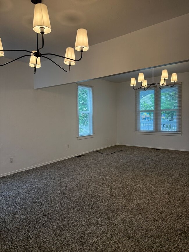 Building Photo - 3-bedroom, 1-bath home in Redding blends historic charm with modern finishes!