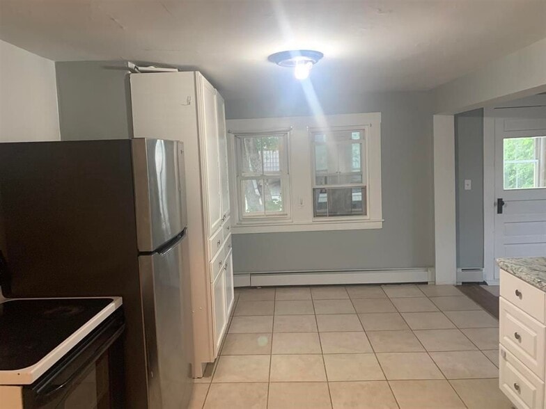 Building Photo - 12 Broad