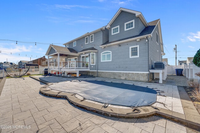Building Photo - 18 Culebra Ave