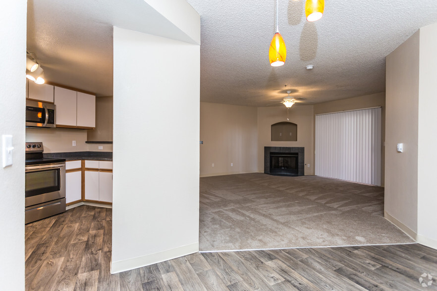 2BR, 2BA - Great Divide - Walnut Creek Apartments