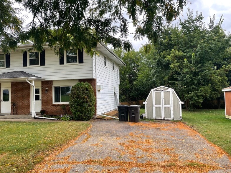 Primary Photo - 831 Badger Ln