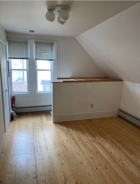 Building Photo - 139 Antrim St