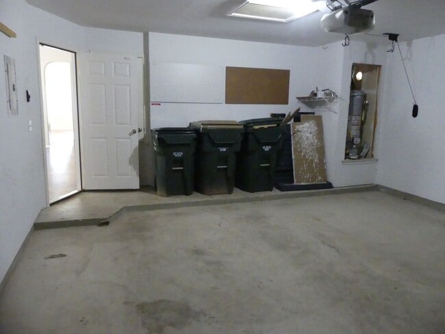 Building Photo - PRICE DROP !!