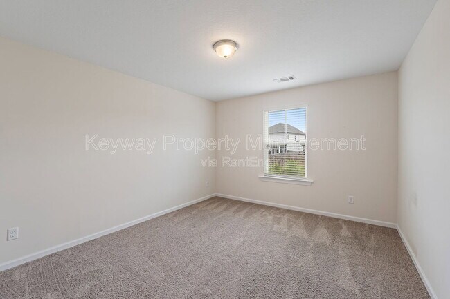 Building Photo - 585 Hampton Dr