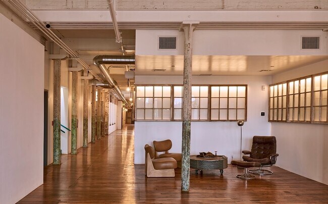 Primary Photo - 520 State Rd